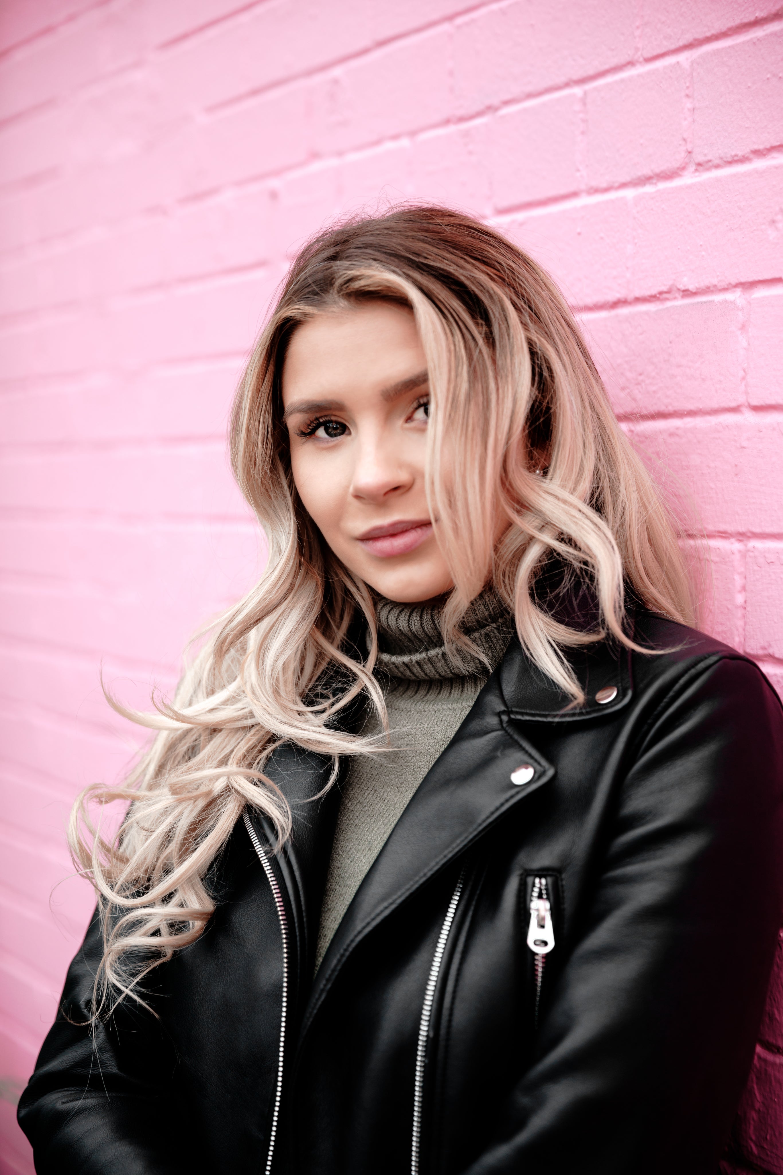 <em>Ana Lucia R..</em>